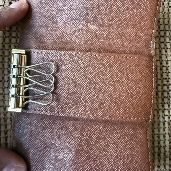 Louis Vuitton Brown and Gold Monogram key holder. Authentic - Picture 3 of 3